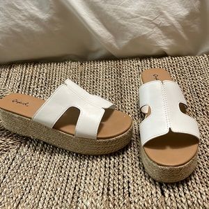 New Qupid White Rope Soled Flatform Sandals, size 8.5